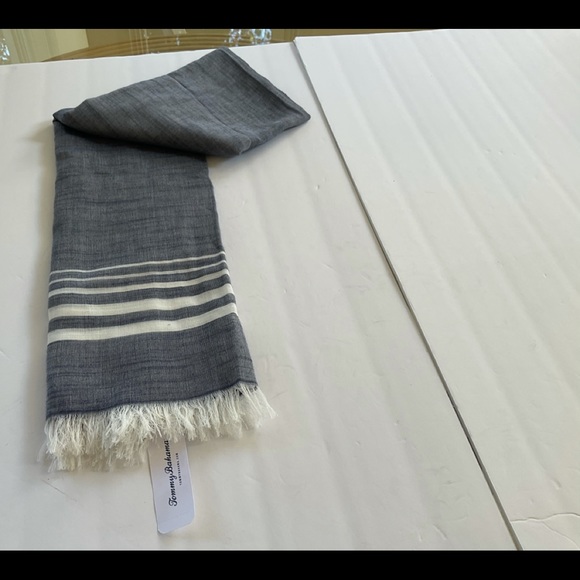 Tommy Bahama Breezy Travel Ruana, new with tag. - Picture 5 of 7